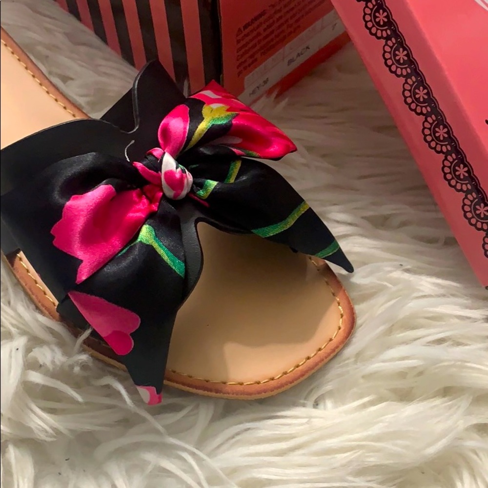 Women sandals